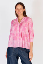 Load image into Gallery viewer, Madagascar Shirt Pink
