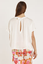 Load image into Gallery viewer, Bienvenue T-Shirt Cream
