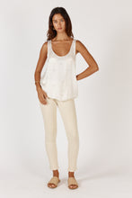 Load image into Gallery viewer, Munchen Singlet Cream
